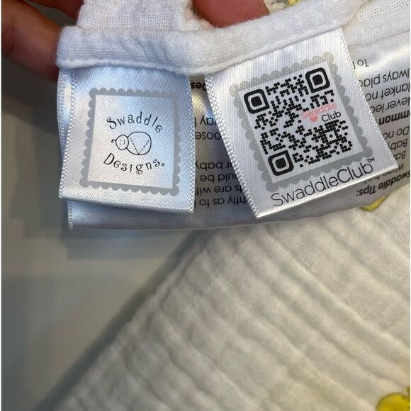 Unisex swaddle blanket bundle set of three - Picture 2 of 7